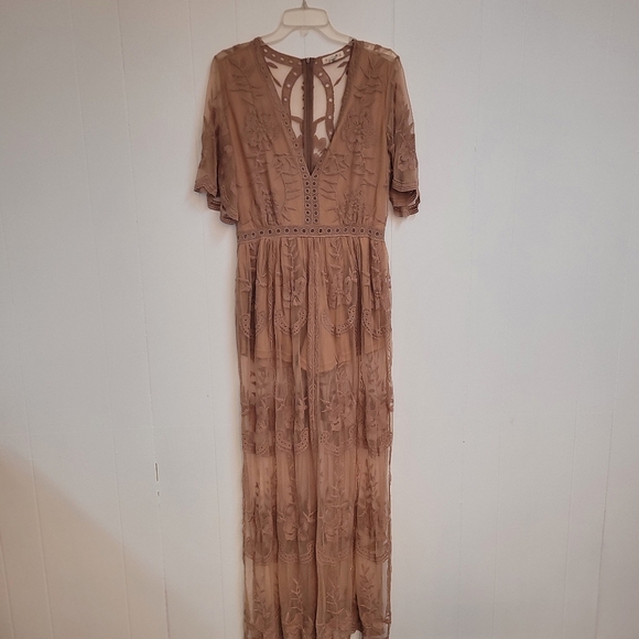 Magnolia Embroidered Maxi Dress - Picture 14 of 15